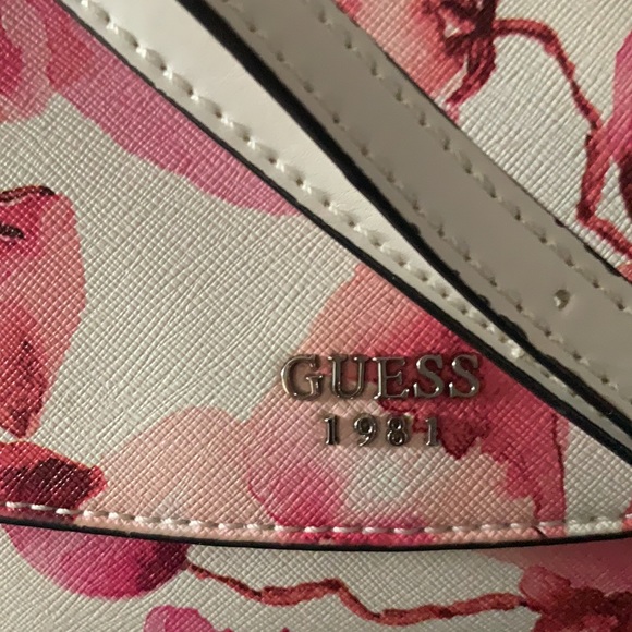 Guess Floral crossbody bag - Picture 4 of 14